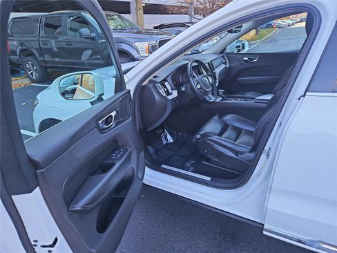 Used 2021 Volvo XC60 T6 Inscription w/ Climate Package image 12