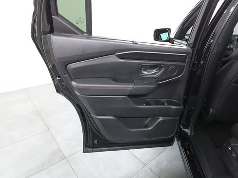 Used 2025 Honda Pilot Black Edition image 24