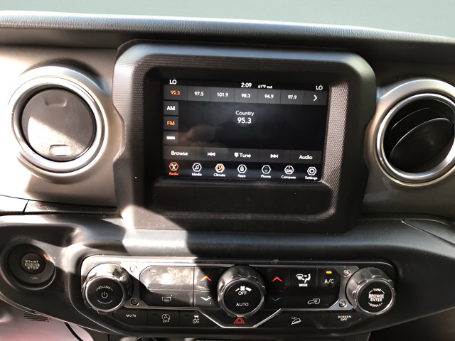 Used 2019 Jeep Wrangler Unlimited Sahara AWD/4WD image 19