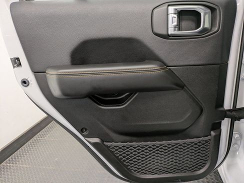 Used 2024 Jeep Wrangler Sahara image 23