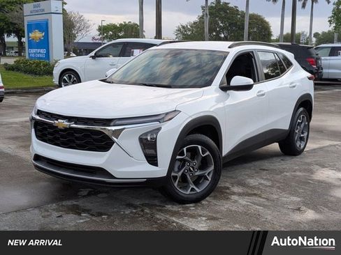 Used 2024 Chevrolet Trax LT w/ Driver Confidence Package image 1
