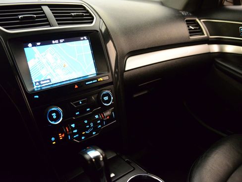 Used 2017 Ford Explorer XLT w/ Equipment Group 202A image 27