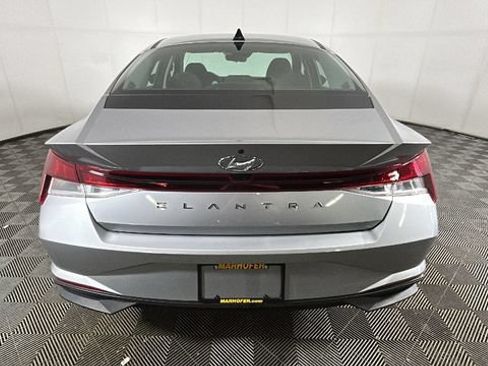 Used 2023 Hyundai Elantra SEL w/ Convenience Package FWD image 3
