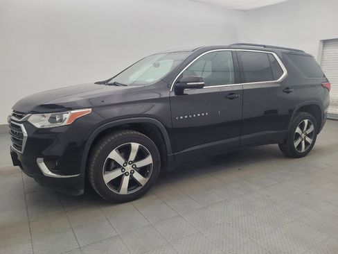 Used 2019 Chevrolet Traverse LT w/ LT Premium Package AWD/4WD image 2
