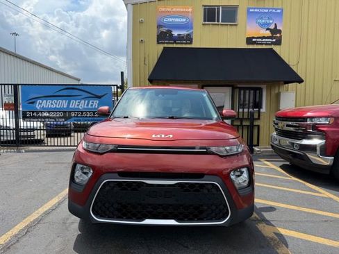 Used 2022 Kia Soul LX w/ Technology Package image 2