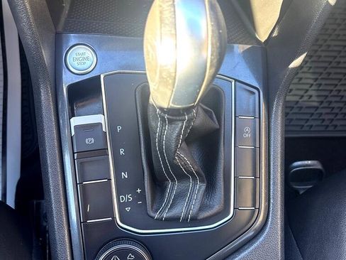 Used 2021 Volkswagen Tiguan SE w/ Panoramic Sunroof Package image 23