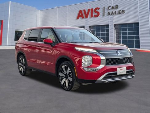 Used 2025 Mitsubishi Outlander SE image 9