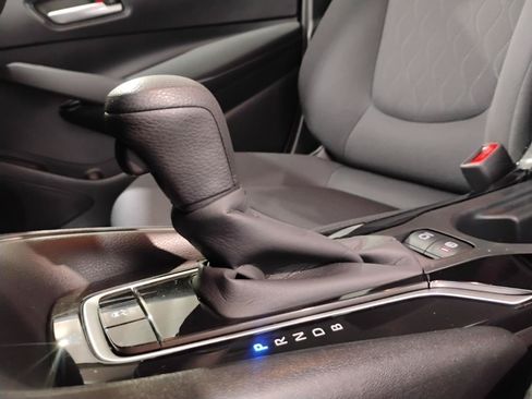 Used 2020 Toyota Corolla LE FWD image 12