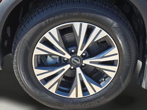 Used 2022 Nissan Rogue SV FWD image 17