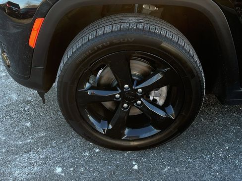 Used 2021 Jeep Grand Cherokee L Laredo image 8