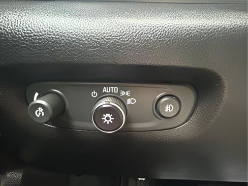 Used 2020 Chevrolet Traverse LT image 28