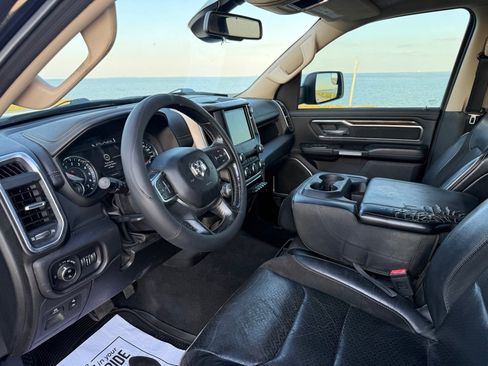 Used 2019 RAM 1500 Laramie AWD/4WD image 9
