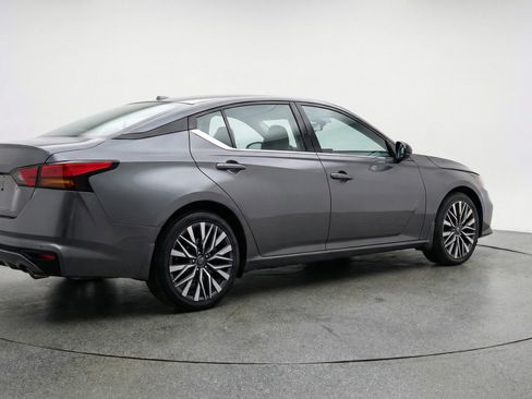 Used 2025 Nissan Altima 2.5 SV image 9