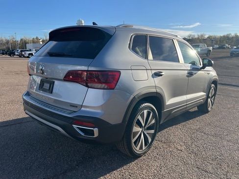 Used 2022 Volkswagen Taos SE image 6
