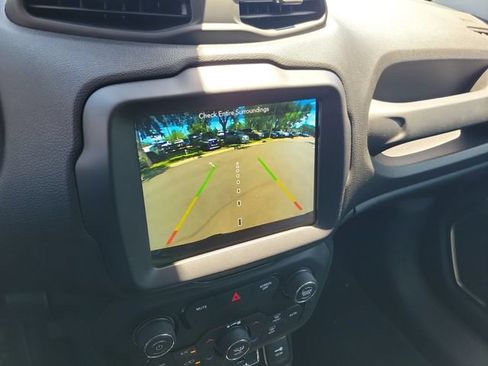 Used 2019 Jeep Renegade Limited w/ UConnect 8.4 Nav Group AWD/4WD image 31