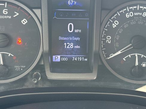 Used 2019 Toyota Tacoma TRD Sport w/ Technology Package AWD/4WD image 28