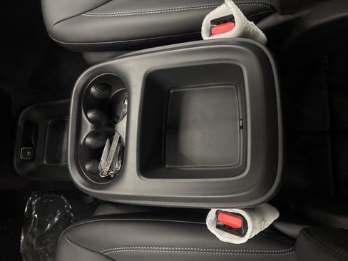 New 2026 Chrysler Pacifica Select w/ S Appearance Package image 9