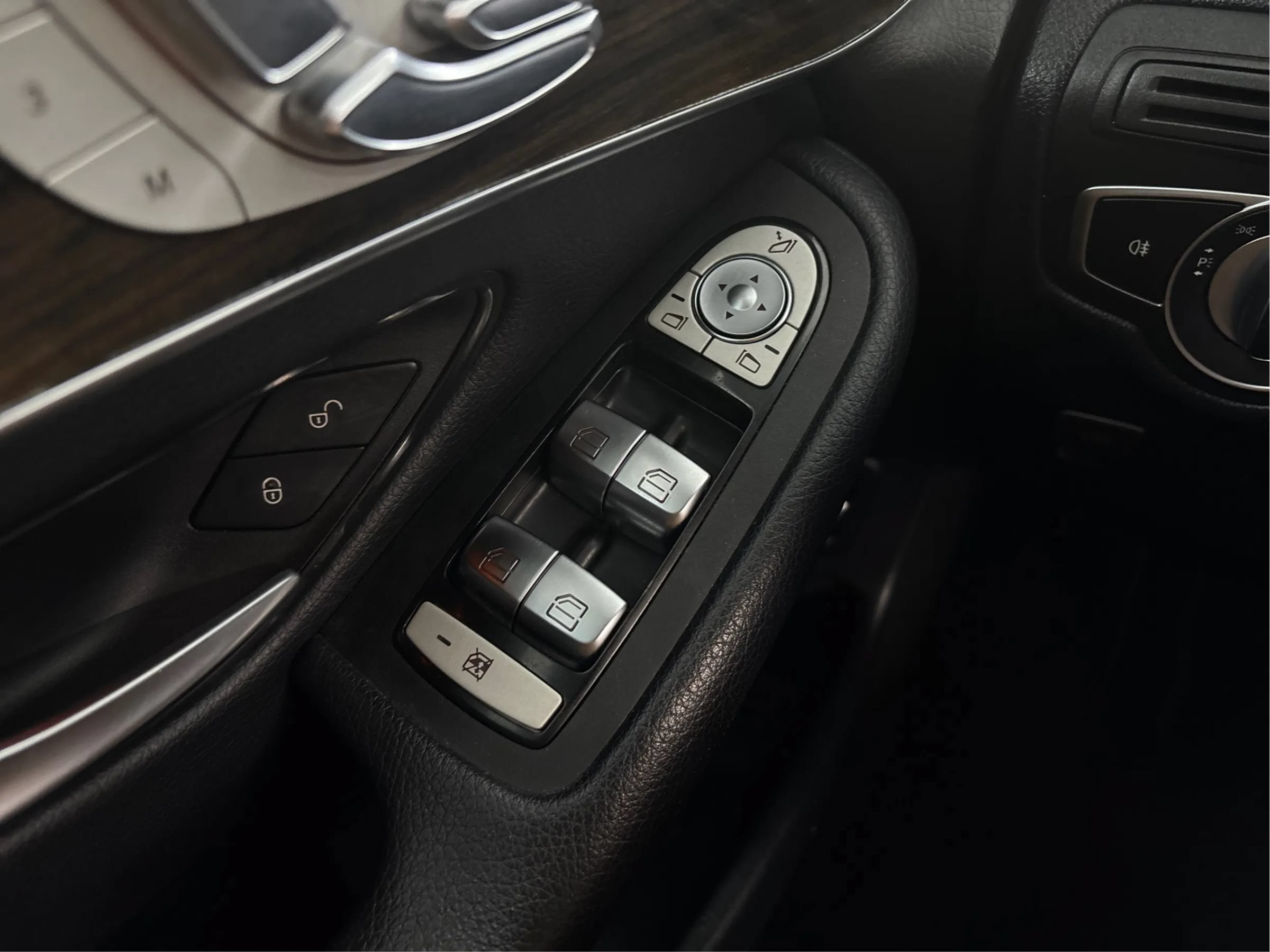 Used 2020 Mercedes-Benz GLC 300 4MATIC image 38