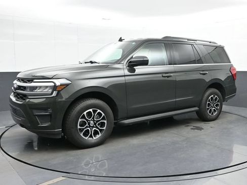 Used 2022 Ford Expedition XLT AWD/4WD image 4