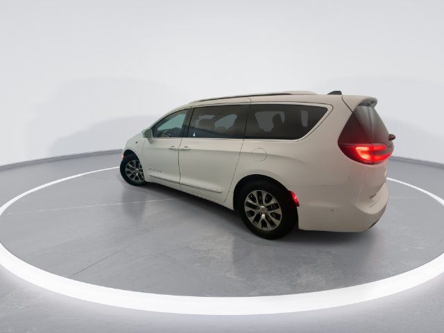 Used 2024 Chrysler Pacifica Pinnacle FWD image 2