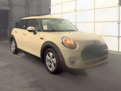Used 2020 MINI Cooper 4-Door Hardtop FWD image 4