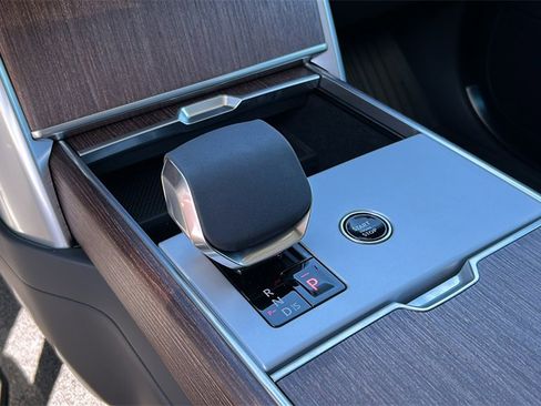 New 2025 Land Rover Range Rover SE image 17