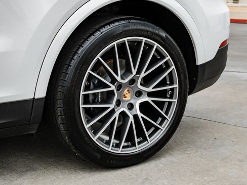 Used 2021 Porsche Cayenne w/ Premium Package image 65