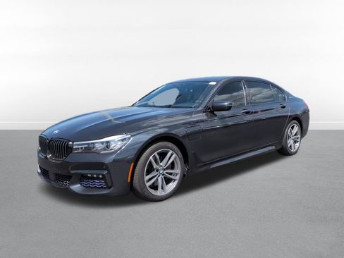 Used 2018 BMW 740e xDrive AWD/4WD image 11