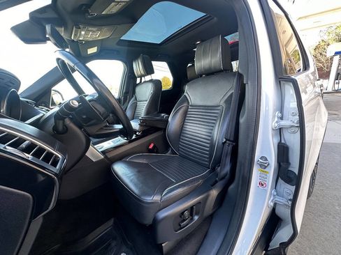 Used 2017 Land Rover Discovery HSE Luxury image 6