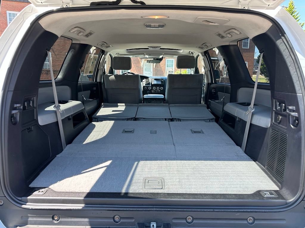 Used 2018 Toyota Sequoia SR5 AWD/4WD image 37