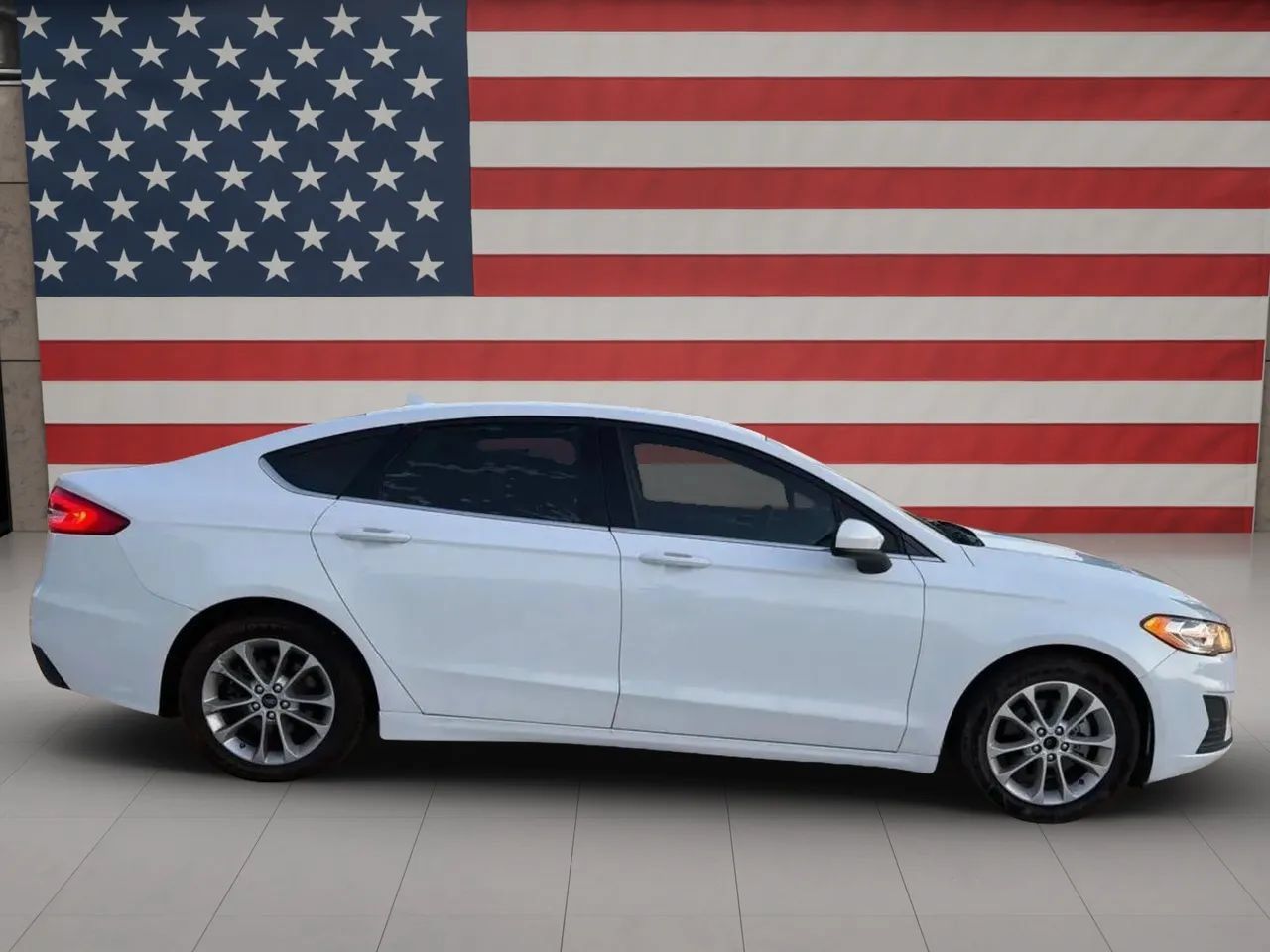 Used 2019 Ford Fusion SE FWD image 5