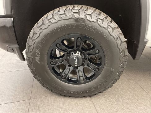 Used 2021 Chevrolet Silverado 2500 Custom w/ Custom Value Package image 11