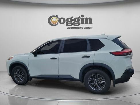 Used 2021 Nissan Rogue S AWD/4WD image 3