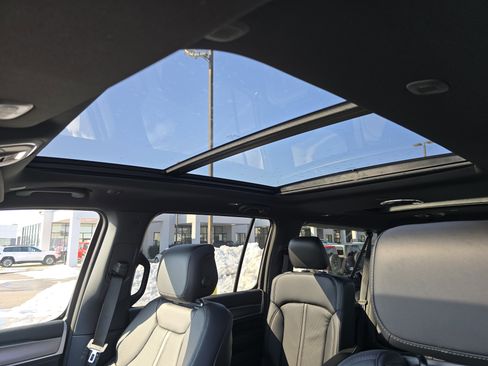 New 2026 Jeep Grand Wagoneer L 4WD w/ Premium Group I image 4