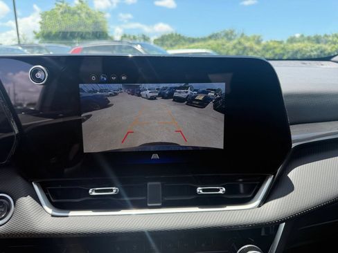 Used 2025 Chevrolet Equinox LT FWD image 24