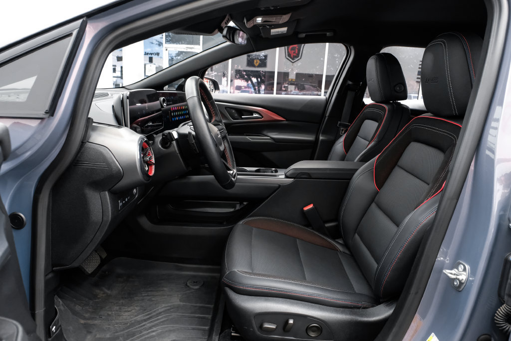 Used 2024 Chevrolet Equinox EV RS w/ LPO, Trailering Package FWD image 4