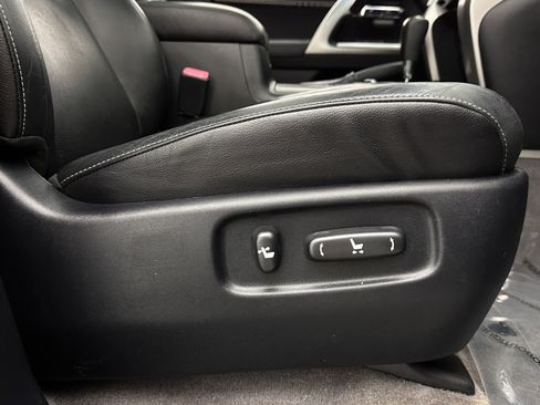 Used 2014 Toyota Land Cruiser image 40