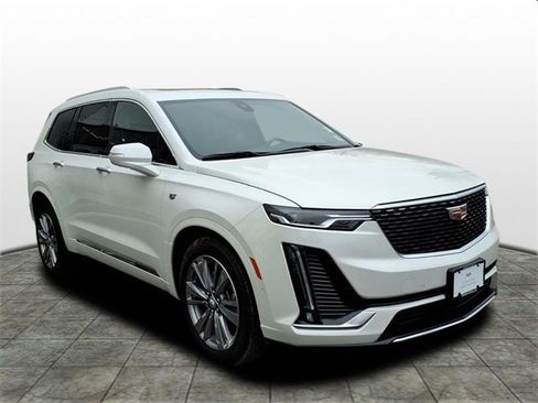 Certified 2025 Cadillac XT6 Premium Luxury w/ Technology Package image 7