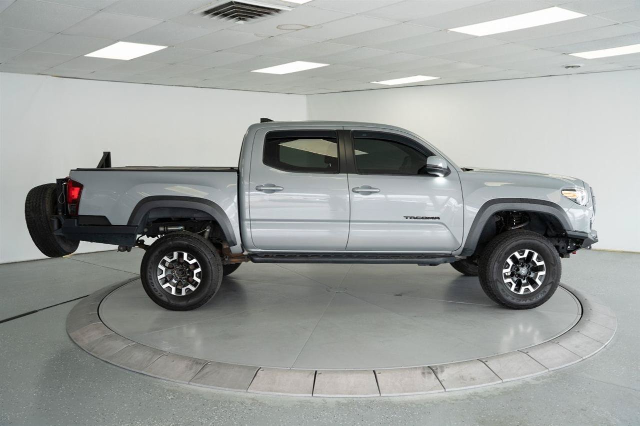 Used 2019 Toyota Tacoma TRD Off-Road AWD/4WD image 8