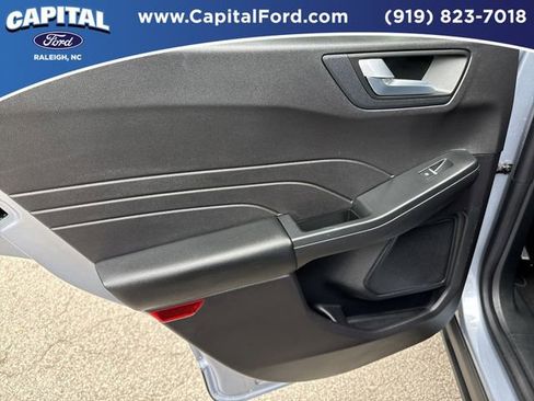 Certified 2022 Ford Escape SEL FWD image 17