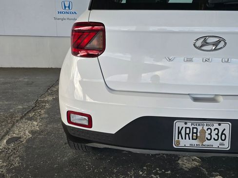 Used 2025 Hyundai Venue SE FWD image 29