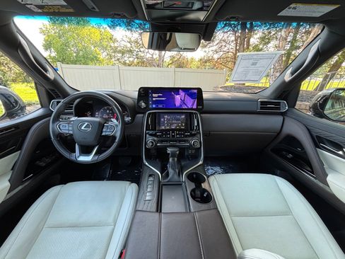 Used 2022 Lexus LX 600 4WD w/ Accessory Package (Z1) image 32