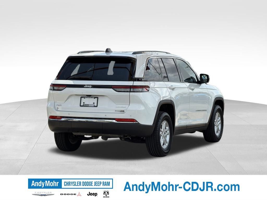 Used 2023 Jeep Grand Cherokee Laredo AWD/4WD image 7
