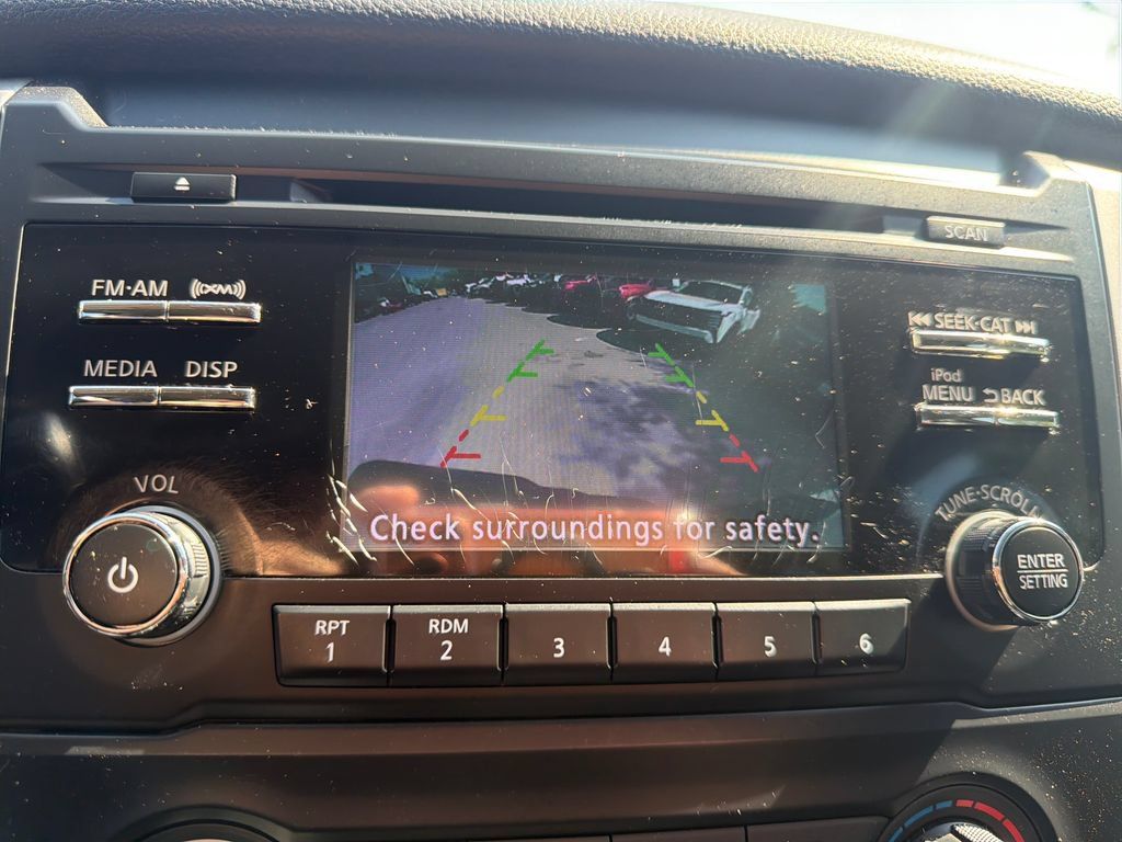 Used 2018 Nissan Titan SV AWD/4WD image 27