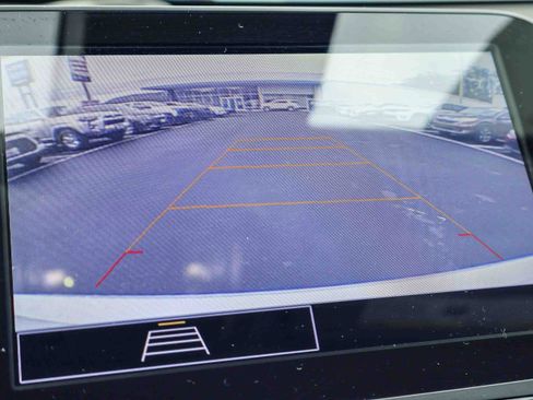 Used 2021 Chevrolet Malibu LT image 5