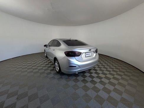 Used 2017 Chevrolet Cruze LT image 9