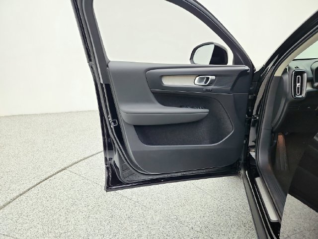 New 2026 Volvo XC40 B5 Core w/ Protection Package Premier AWD/4WD image 29