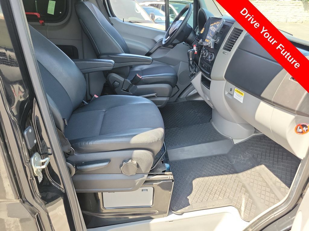 Used 2018 Mercedes-Benz Sprinter 2500 image 17