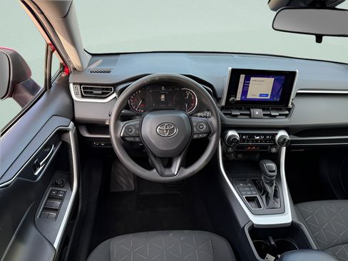 Used 2023 Toyota RAV4 XLE AWD/4WD image 7