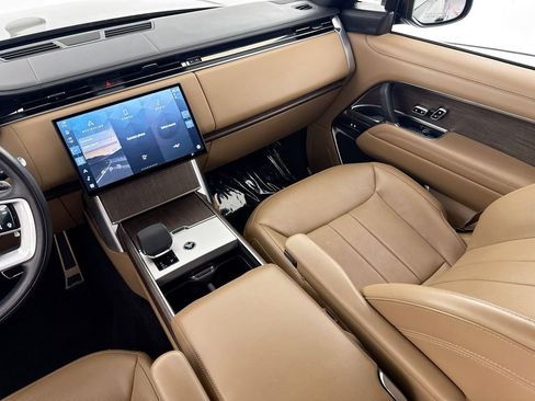 Certified 2025 Land Rover Range Rover SE AWD/4WD image 24
